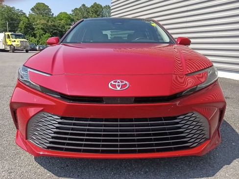 Used 2025 Toyota Camry XLE FWD image 8