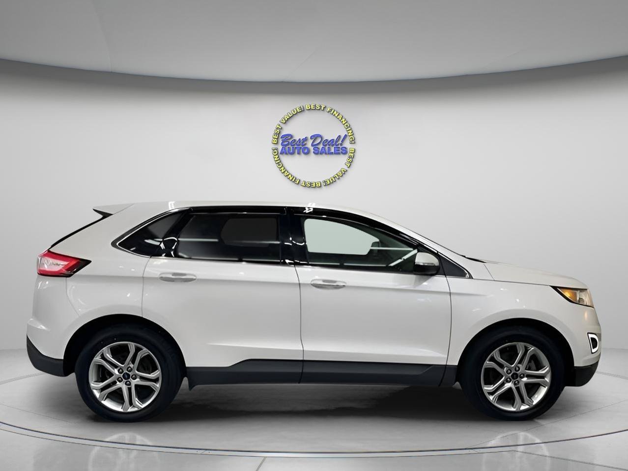 Used 2018 Ford Edge Titanium w/ Technology Package FWD image 6