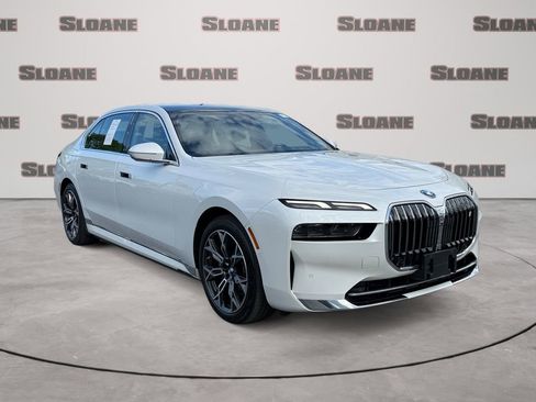 Certified 2023 BMW i7 xDrive60 AWD/4WD image 7