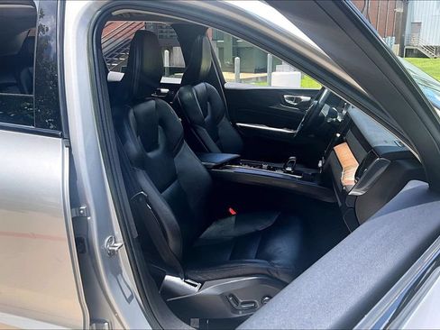 Certified 2023 Volvo XC60 B5 Plus w/ Climate Package AWD/4WD image 10