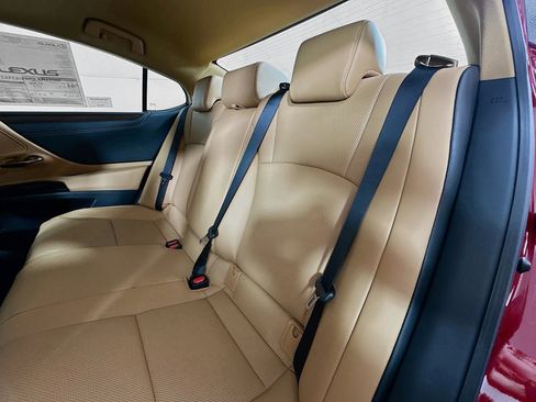 Certified 2025 Lexus ES 300h w/ Premium Package image 24
