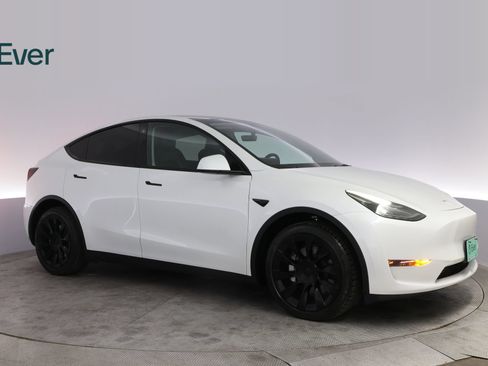 Used 2023 Tesla Model Y Long Range AWD/4WD image 14