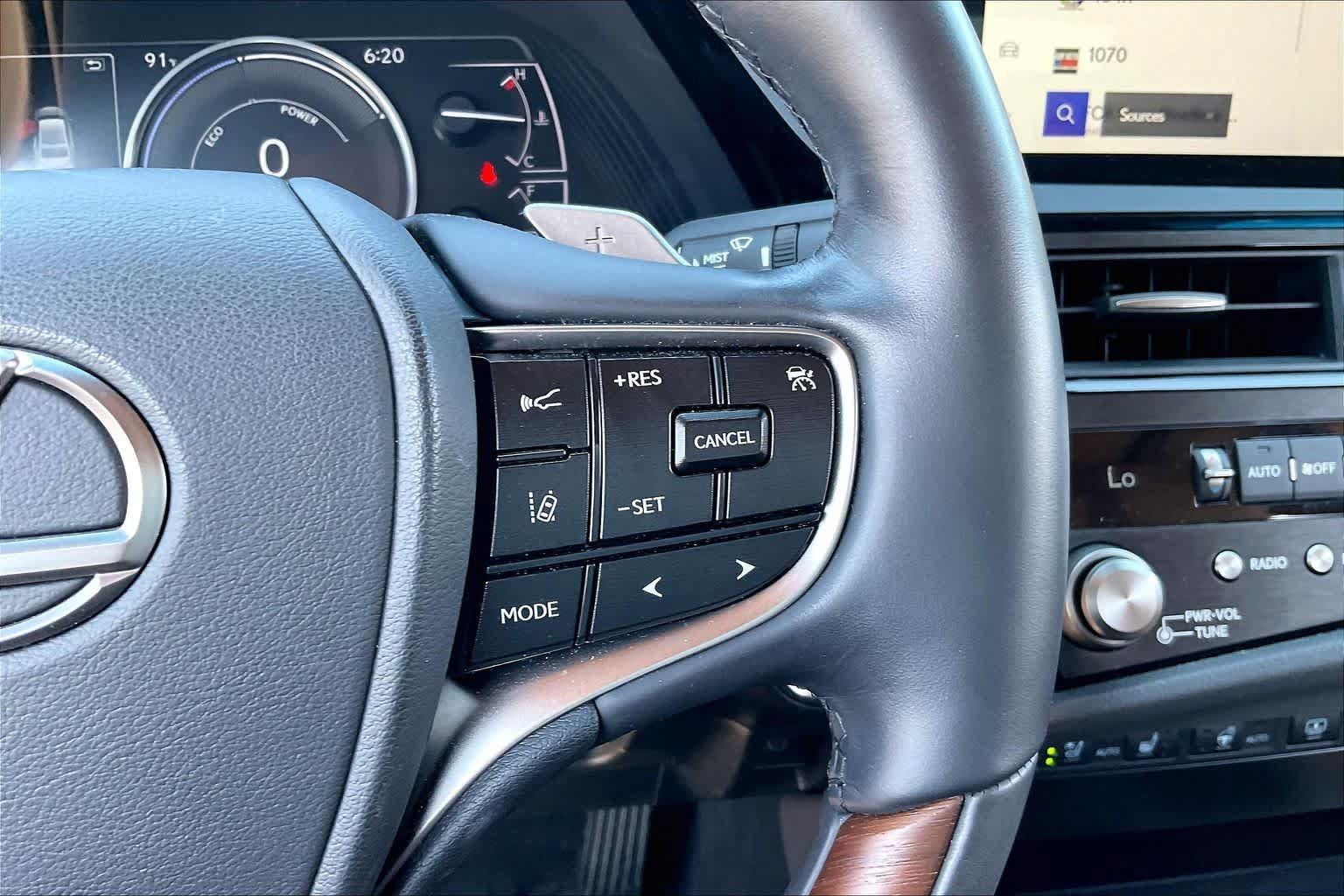 Used 2024 Lexus ES 300h Ultra Luxury w/ Accessory Package (Z2) FWD image 22
