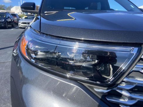 Used 2020 Ford Explorer Platinum w/ Premium Technology Package image 4