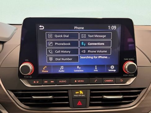 Used 2025 Nissan Altima 2.5 SV FWD image 21