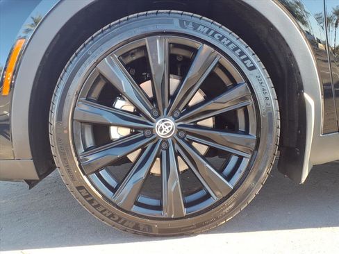 Certified 2025 Toyota Crown Nightshade image 9