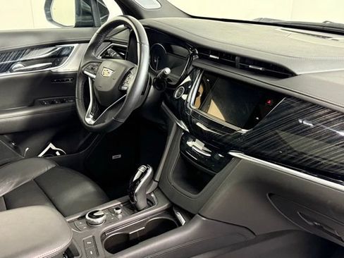Certified 2025 Cadillac XT6 Premium Luxury image 31