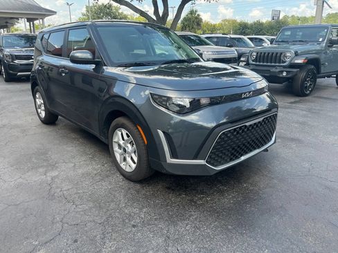 Used 2025 Kia Soul LX w/ LX Technology Package FWD image 8