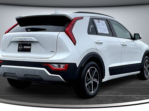 Used 2023 Kia Niro EX image 6