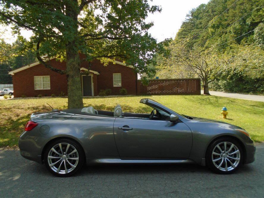Used 2010 INFINITI G37 Convertible w/ Premium Pkg RWD image 4
