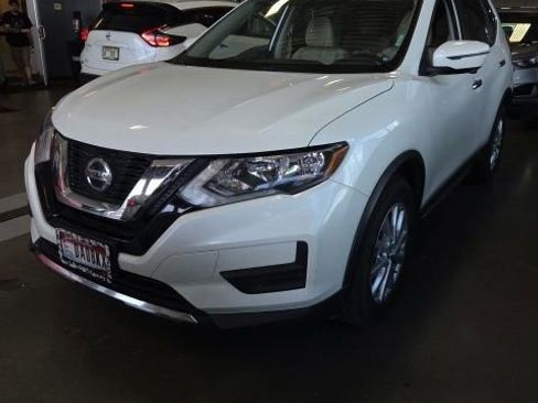Used 2018 Nissan Rogue SV w/ Premium Package FWD image 1