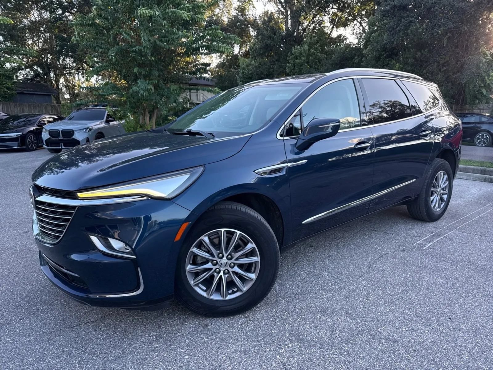 Used 2023 Buick Enclave Essence FWD image 3