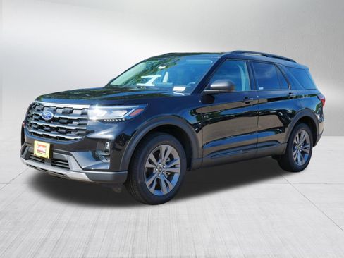 Used 2026 Ford Explorer Active w/ Active Comfort Package AWD/4WD image 3