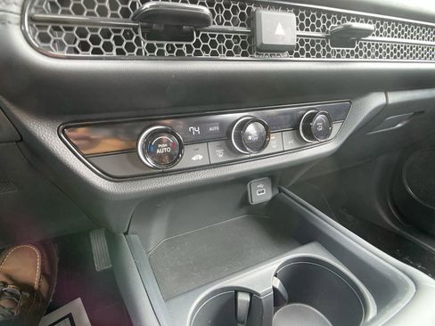 Certified 2025 Honda HR-V LX image 18