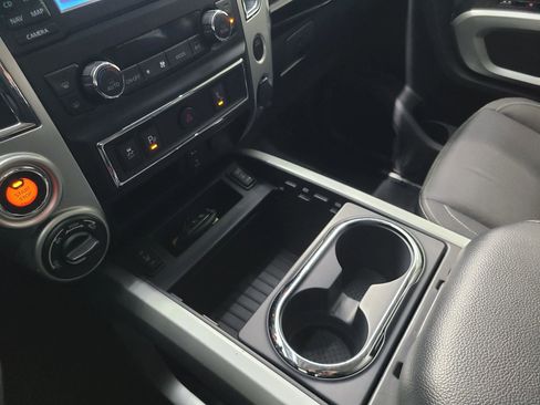 Used 2018 Nissan Titan SV w/ SV Convenience Package AWD/4WD image 24