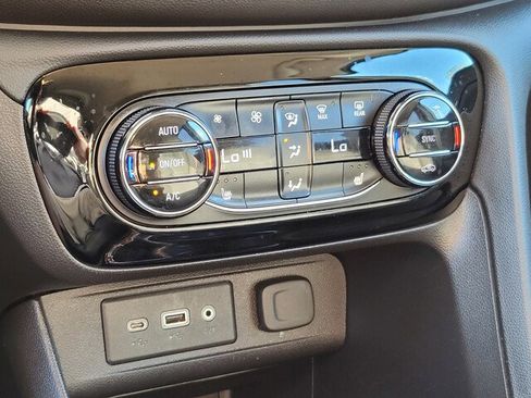 Used 2023 Buick Encore GX Select image 37