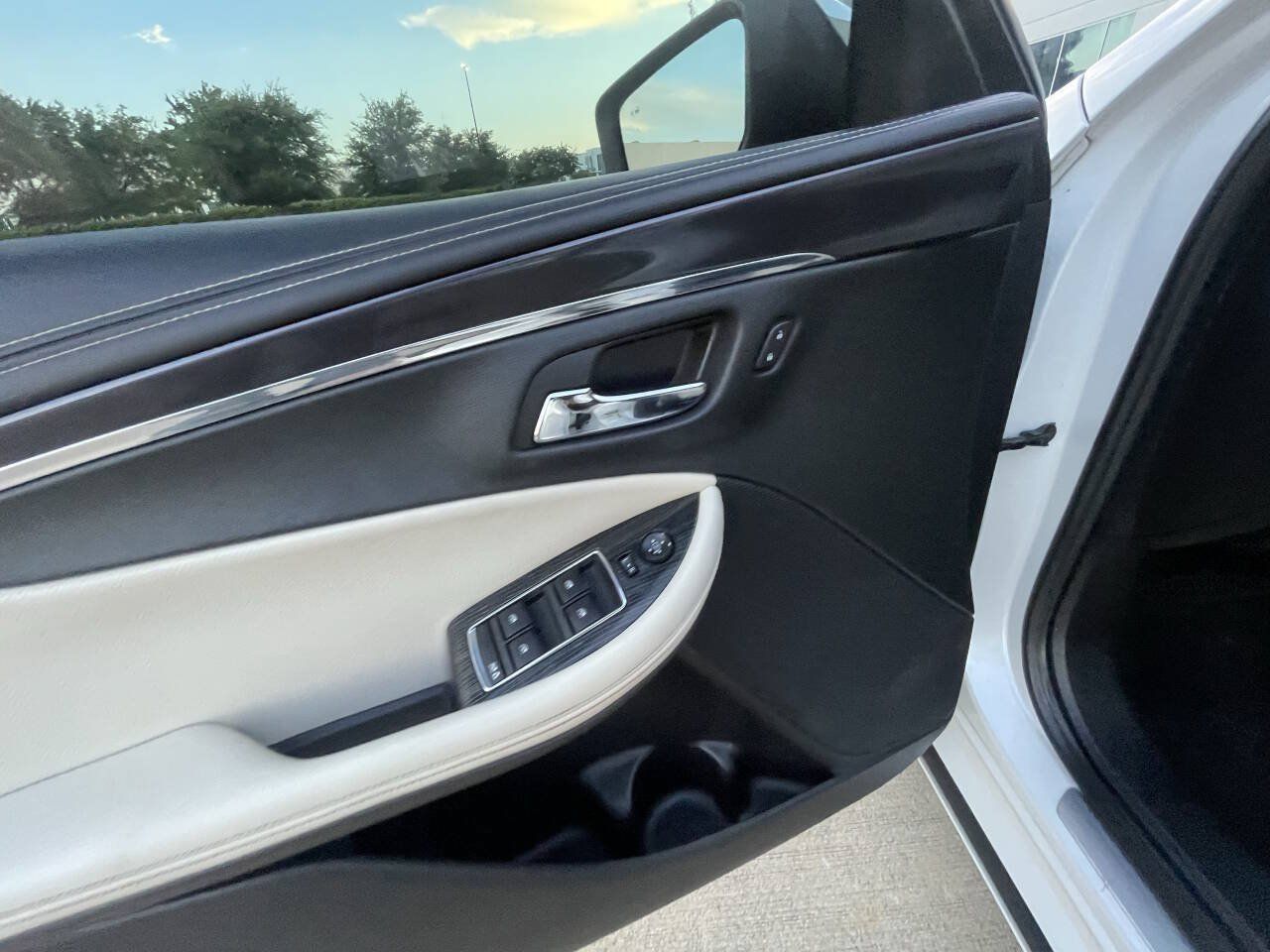 Used 2017 Chevrolet Impala Premier FWD image 3