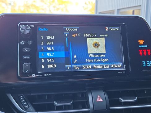 Used 2018 Toyota C-HR XLE image 24