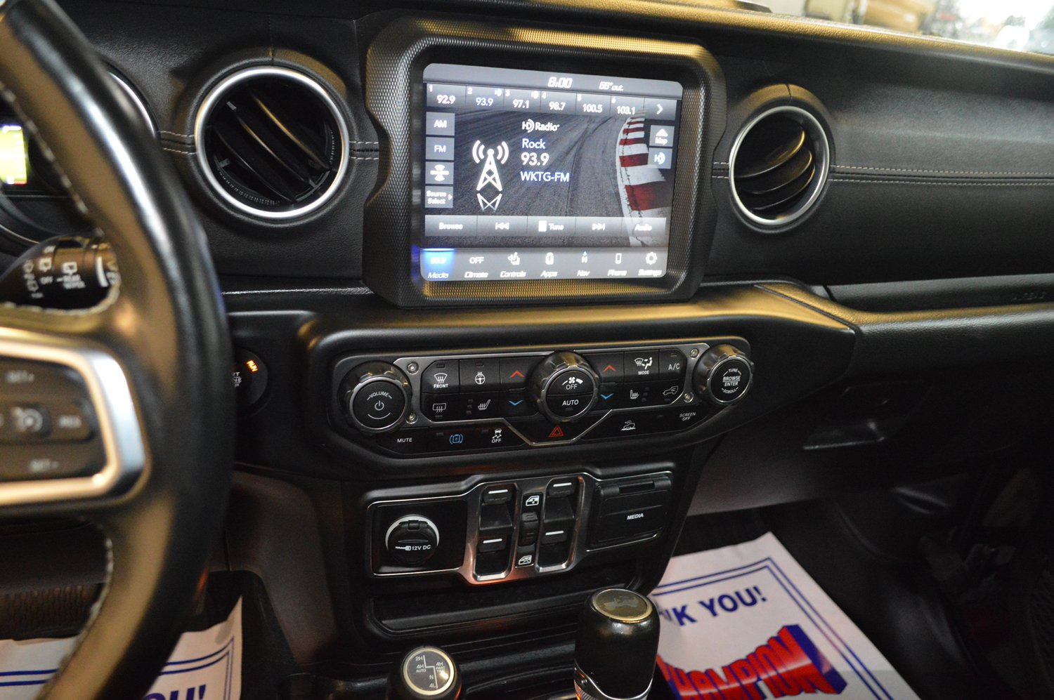 Used 2022 Jeep Wrangler Unlimited Sahara w/ Cold Weather Group AWD/4WD image 19