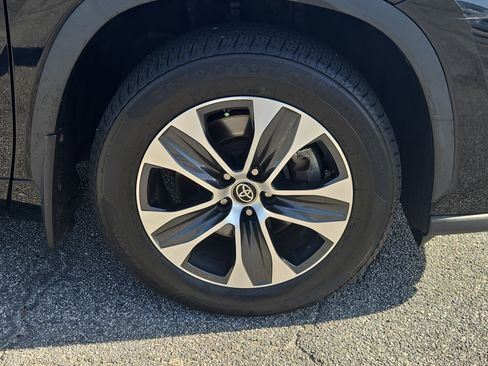 Used 2022 Toyota Highlander XLE image 7