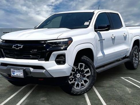 Used 2024 Chevrolet Colorado Z71 w/ Z71 Convenience Package 2 AWD/4WD image 1