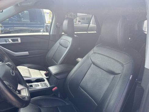 Used 2021 Ford Explorer Limited w/ Equipment Group 301A RWD image 7