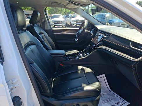 Used 2023 Jeep Grand Cherokee L Limited AWD/4WD image 11