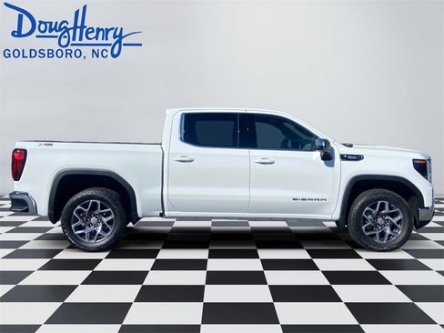 New 2026 GMC Sierra 1500 SLE image 6