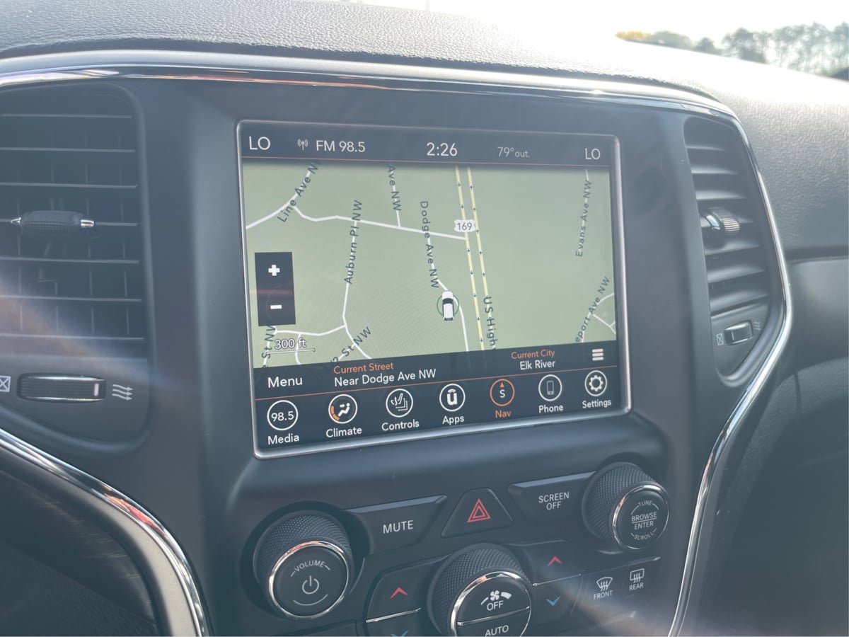 Used 2018 Jeep Grand Cherokee Altitude AWD/4WD image 23