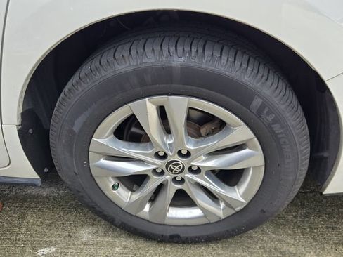 Used 2021 Toyota Sienna Limited FWD image 11