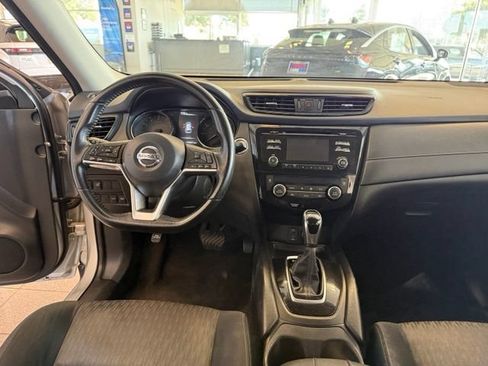 Used 2017 Nissan Rogue SV FWD image 26