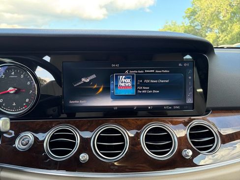 Used 2017 Mercedes-Benz E 300 4MATIC image 21