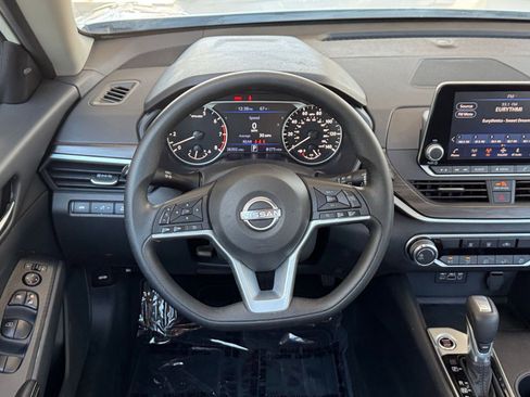 Used 2025 Nissan Altima 2.5 SV image 29