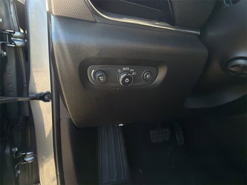 Used 2018 Chevrolet Traverse Premier w/ Driver Confidence II Package image 30