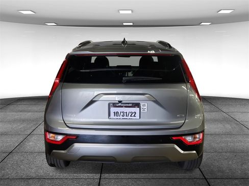 Used 2023 Kia Niro EX Touring image 5