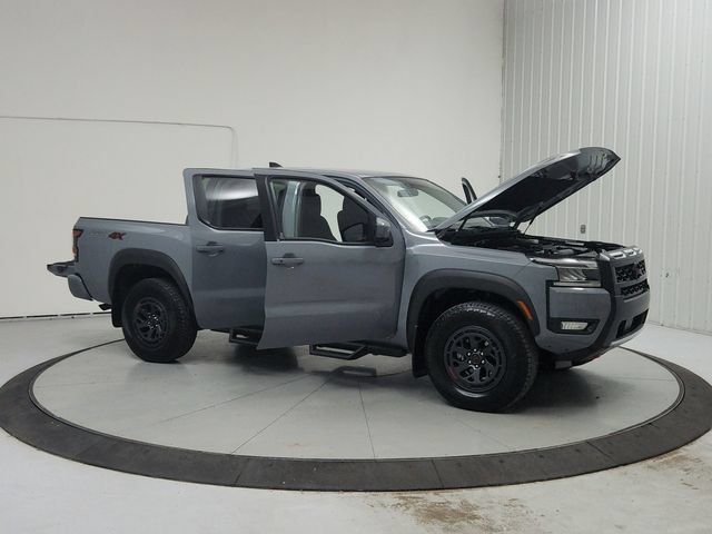 Used 2025 Nissan Frontier PRO-4X AWD/4WD image 9