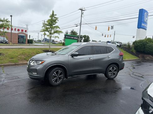 Used 2020 Nissan Rogue SV w/ Sun & Sound Touring Package AWD/4WD image 2