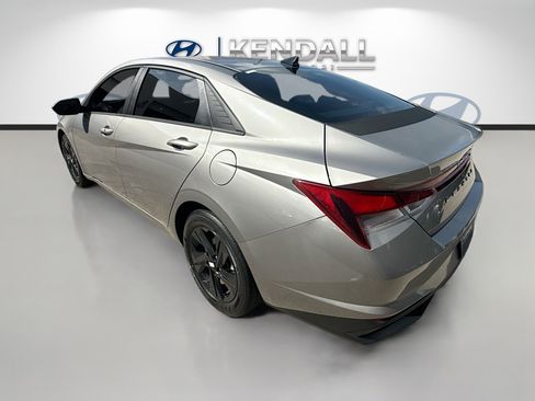 Used 2021 Hyundai Elantra SEL FWD image 4