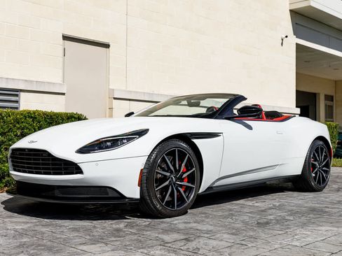 Used 2019 Aston Martin DB11 Volante image 36