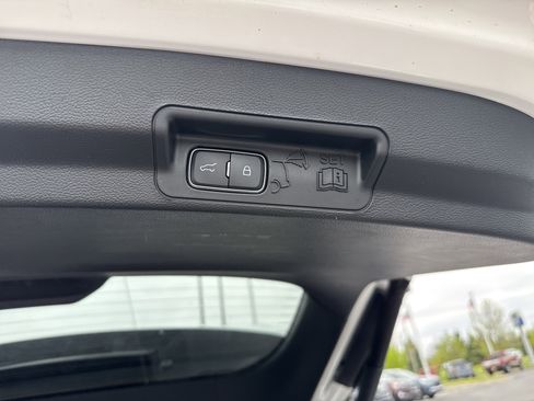 Certified 2024 Ford Explorer XLT w/ Equipment Group 202A AWD/4WD image 8