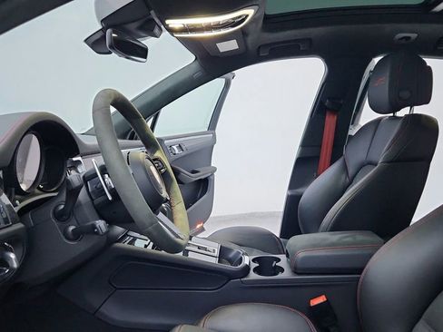 Used 2025 Porsche Macan GTS image 20