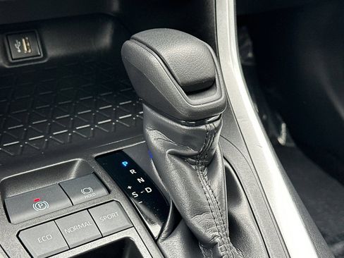 Used 2024 Toyota RAV4 XLE w/ Convenience Package FWD image 22