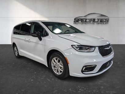 Used 2024 Chrysler Pacifica Touring-L