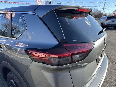 Used 2025 Nissan Rogue SV image 8