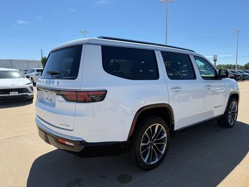 Used 2024 Jeep Wagoneer Series III w/ Premium Group I AWD/4WD image 3