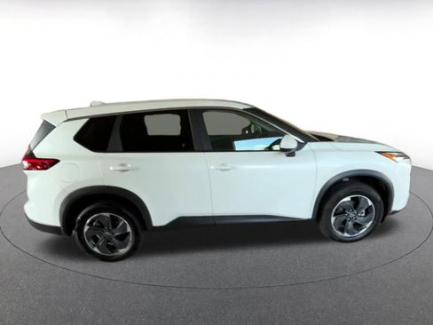 Used 2025 Nissan Rogue SV image 16