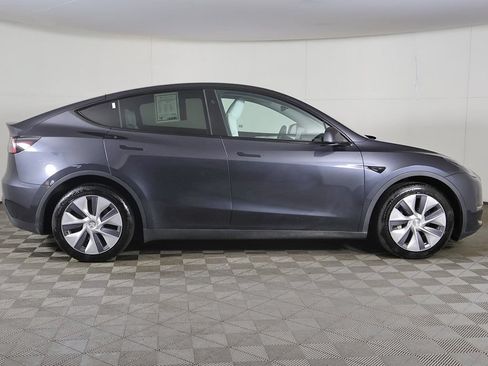 Used 2024 Tesla Model Y Long Range AWD/4WD image 22