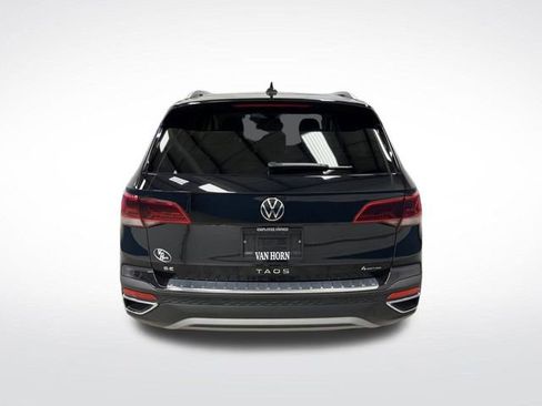 Used 2024 Volkswagen Taos SE w/ Panoramic Sunroof Package image 14