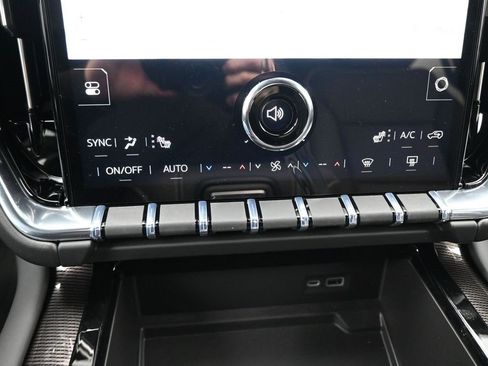 New 2026 GMC Yukon Elevation image 18