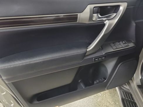 Used 2023 Lexus GX 460 Premium w/ Accessory Package AWD/4WD image 17